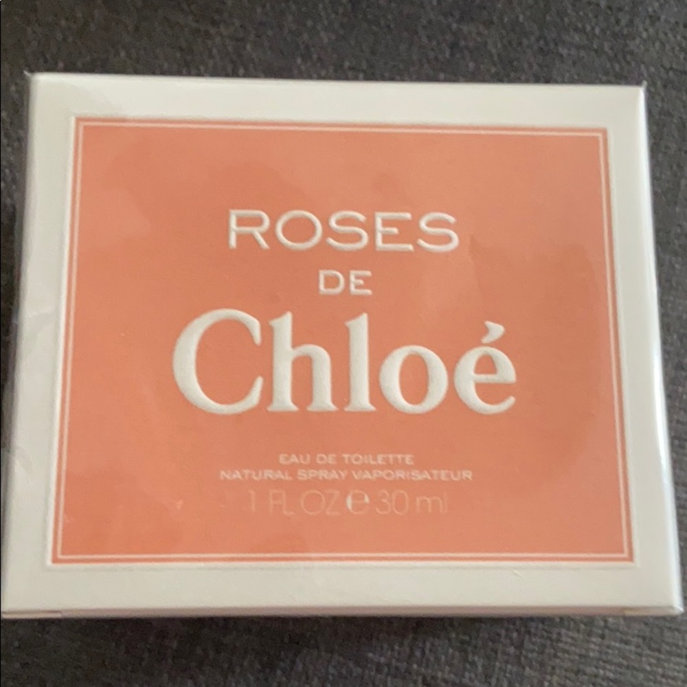 Unopened Roses de Chloe